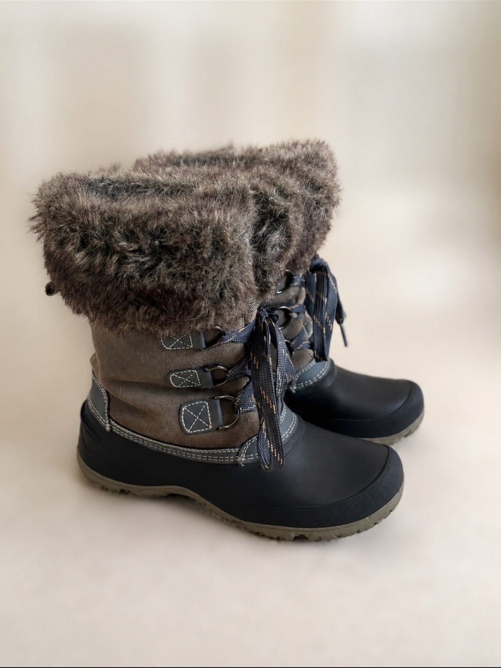 Khombu Faux Fur Winter Snow Boots Women’s Gray/Black